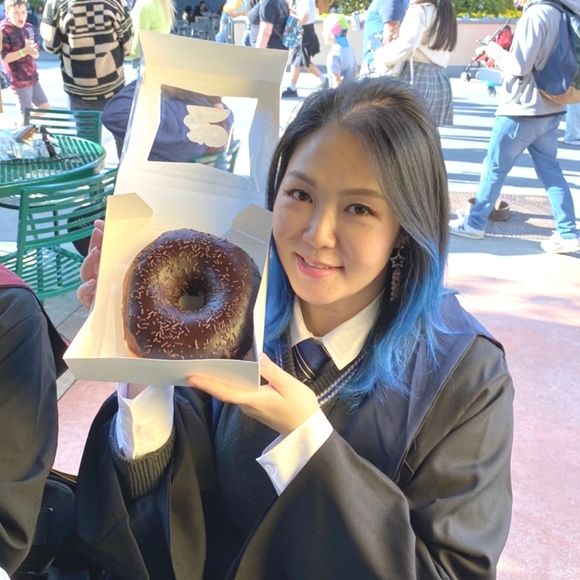 Meet your Posher, Cat - Picture 2 of 3